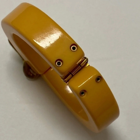 BAKELITE Vintage 1930s Belt Buckle Styled Butterscotch Clamper Hinged Bracelet - Picture 4 of 6